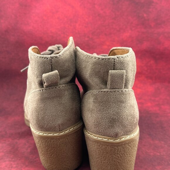 MERONA WOMEN'S FAUX SUEDE LACE-UP ANKLE BOOTIES IN TAUPE/TAN COLOR SIZE 8 - Picture 5 of 9